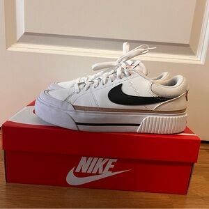 NIKE COURT LEGACY LIFT
